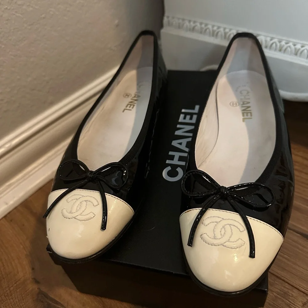 Chanel Vintage Black and White Patent Ballet Flats Size 39.5 / 8.5 - Picture 8 of 14